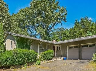 10 Mallory Hill Rd, Ridgefield, CT 06877