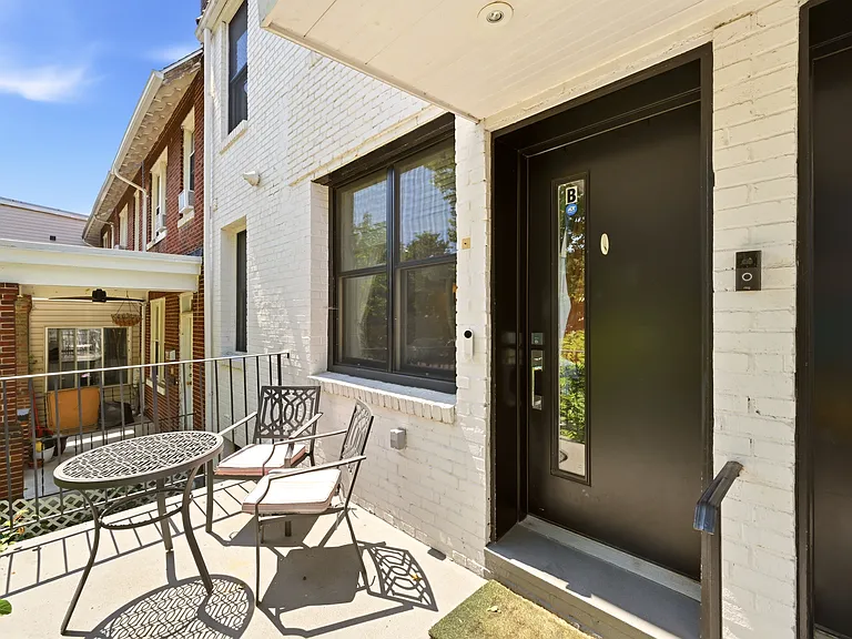 1221 Oates St NE #B — Photo 12