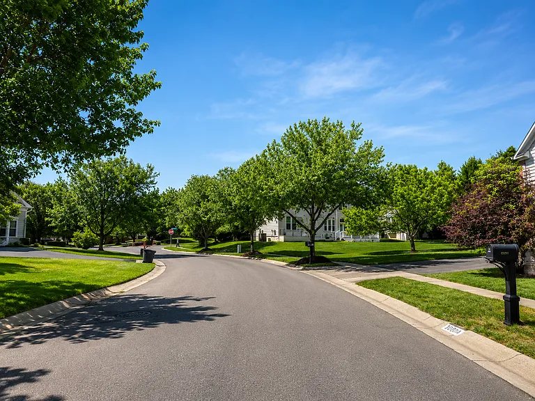 10804 Maplecrest Ln — Photo 41