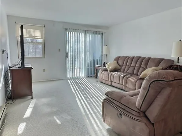 196 Rising Trail Drive #196, Middletown, CT 06457
