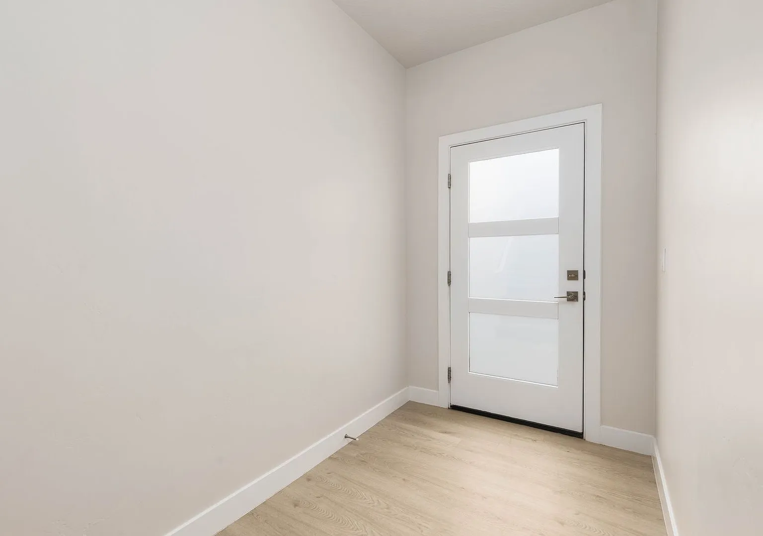3 bed | 2.5 bath | 2 car brand new townhome near Crimson High School — Photo 4