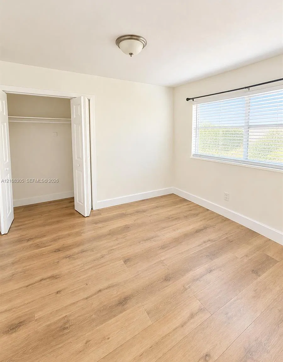 125 SW 5th Ct — Photo 2