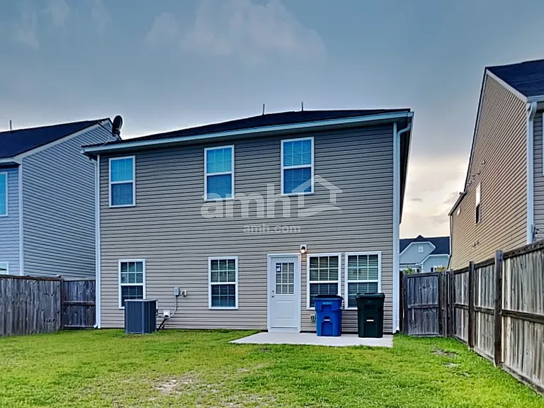 636 Redbud Ln — Photo 20