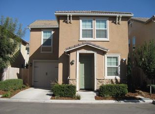 1515 N Piccadilly Ln, Clovis, CA 93619