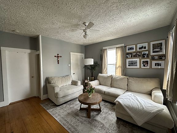 2nd image of 15 Carlton St #2-1