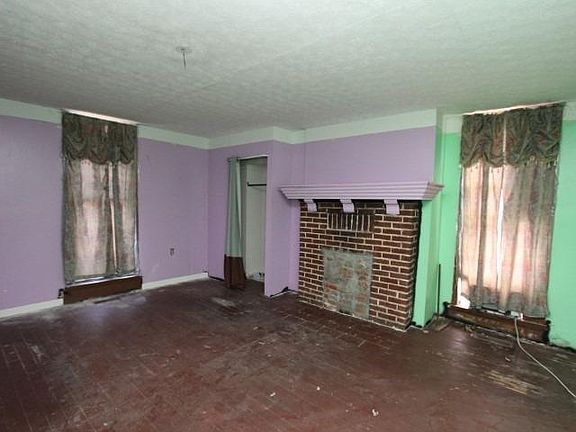 5th image of 518 Steele St