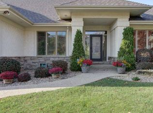 929 Fox Ridge Rd SW, Rochester, MN 55902