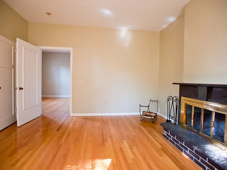 1 Bd/1ba W Heat Near Brady Half Off First Month — Photo 3
