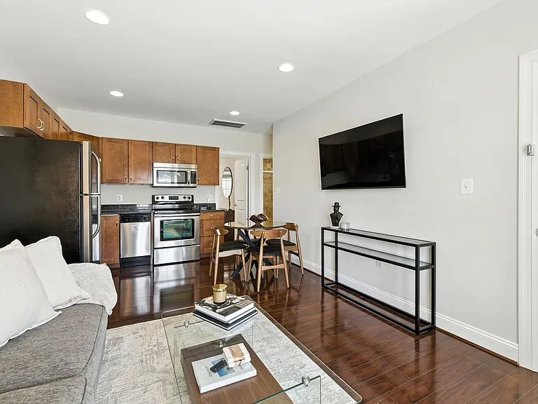 2033 P St NW — Photo 4