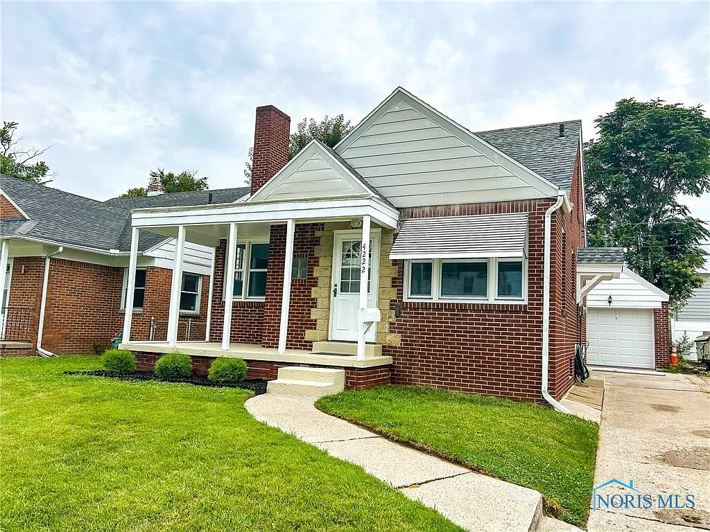4222 Lyman Ave photo 1