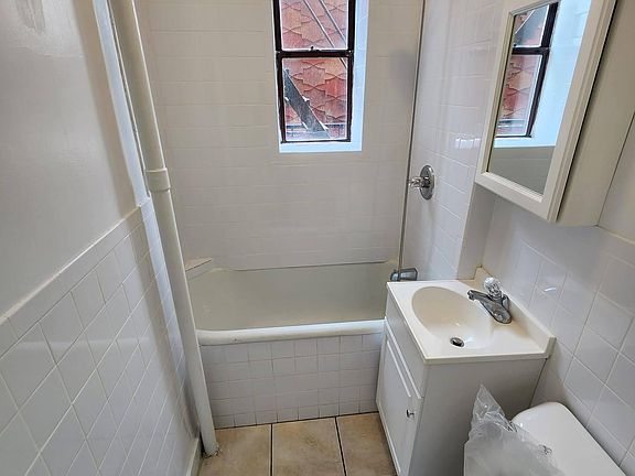 3rd image of 101 Clifton Pl #35B