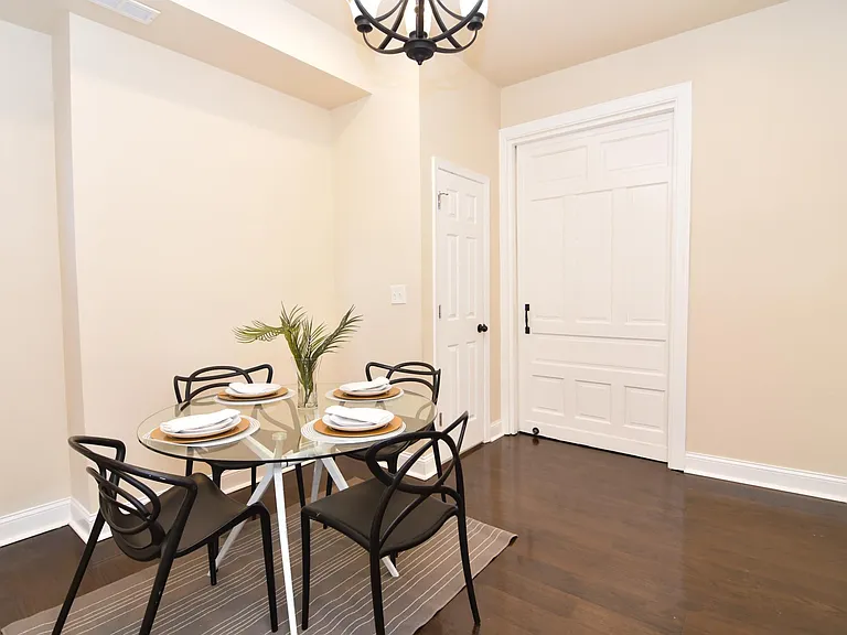 2722 Parkwood Ave — Photo 9