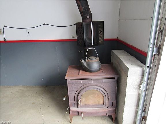 4th image of 933 E River St