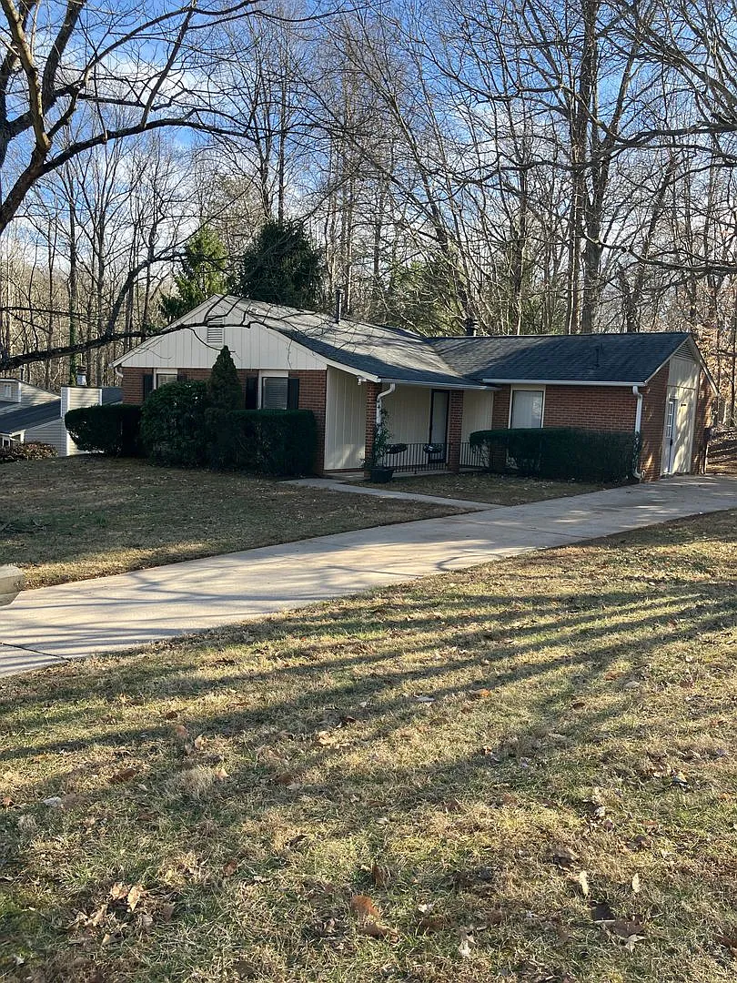 Lake Jeanette area!! Renovated three bedroom two bath — Photo 2