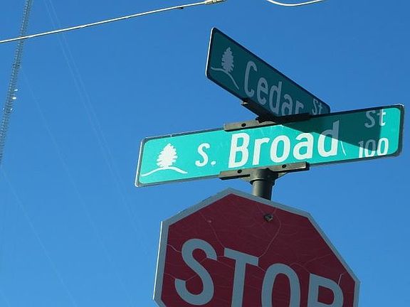 4th image of 304 S Broad St