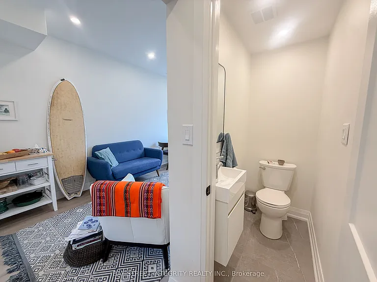 598 Crawford St #LANEWAY — Photo 9