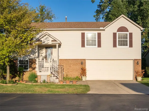 1639 Tulip Ln, Westland, MI 48186
