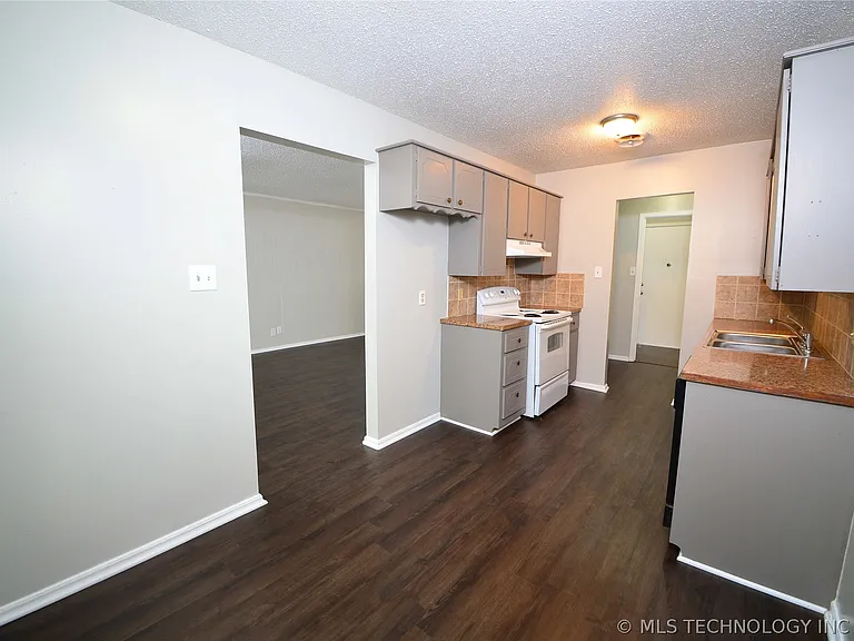 4713 S Fulton Pl — Photo 7