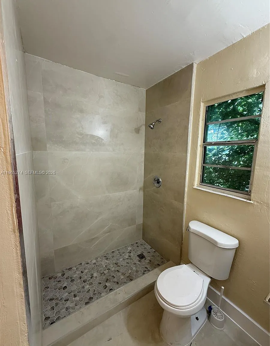 Bellcamp Manor — Photo 2