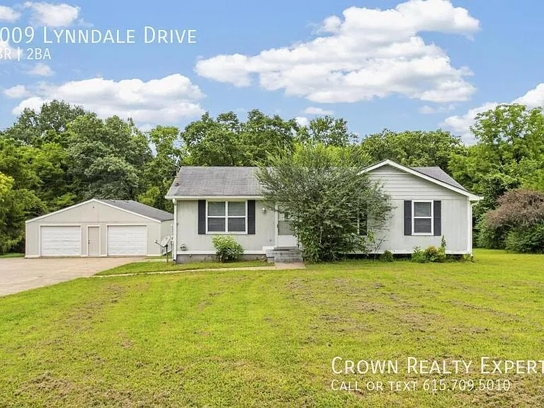 1009 Lynndale Dr — Photo 2