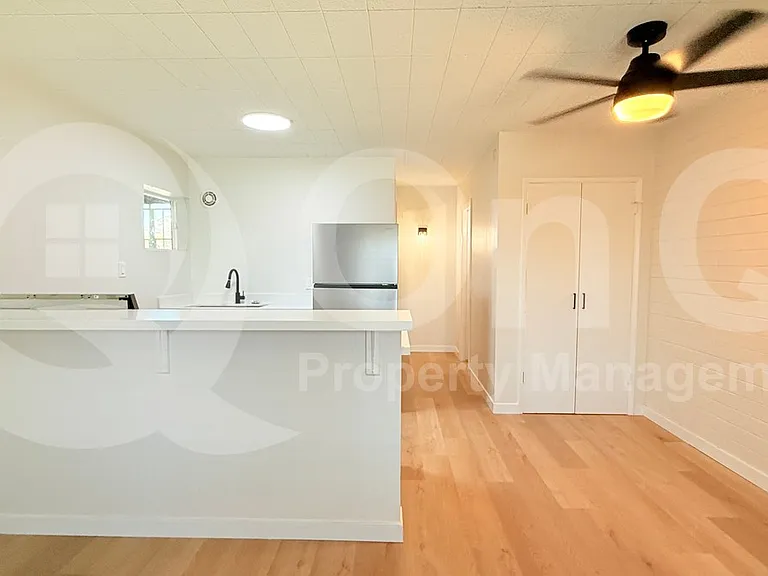 25 E Eva St #5 — Photo 2