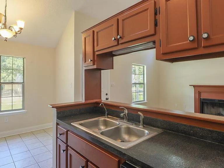 1737 James Buchanan Dr — Photo 4
