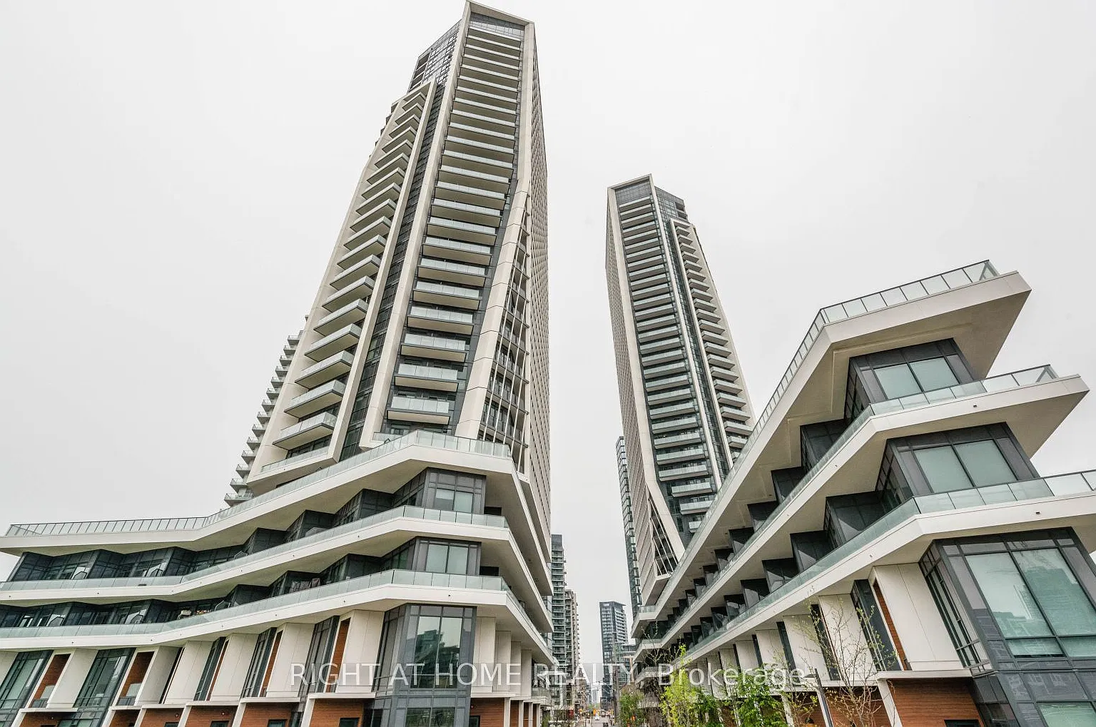 3 bed, $5,800 — Photo 1