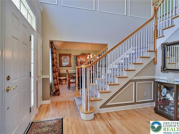 5th image of 351 Manor Dr