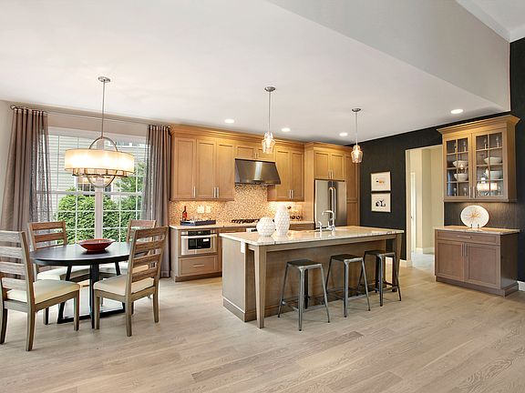 Dining & Kitchen Area