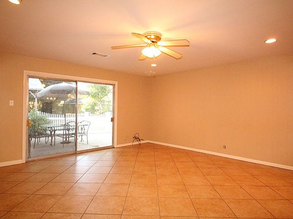 3rd image of 3247 Woodlawn Dr