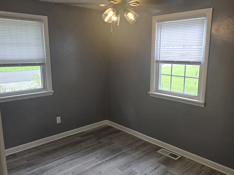 527 Harrison St — Photo 11