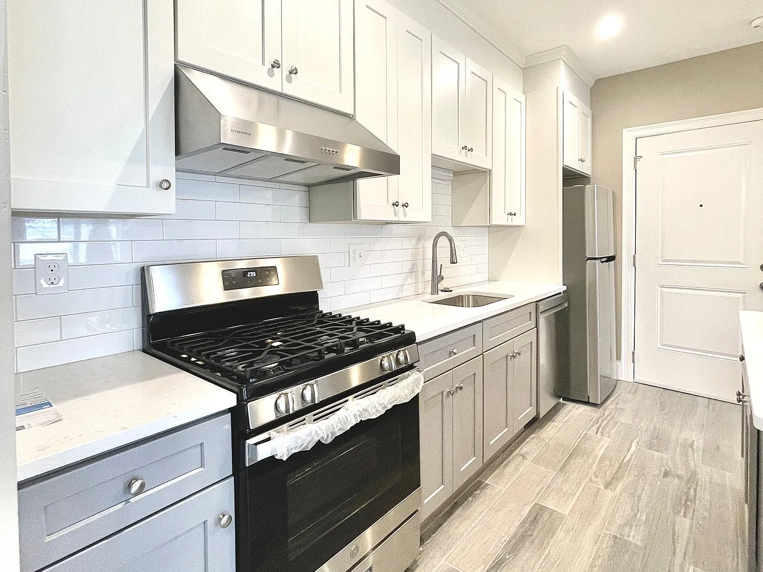 2 bed, 775 sqft, $2,600 — Photo 3