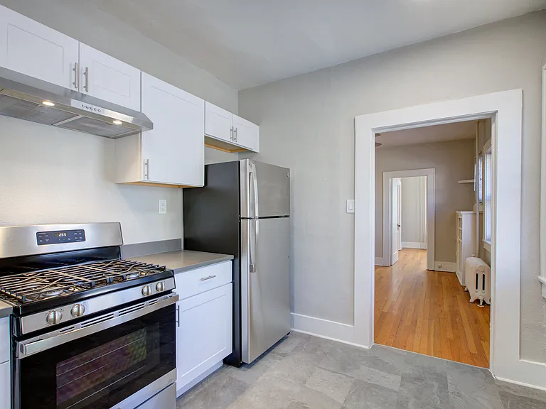 1027 Washington Street — Photo 3