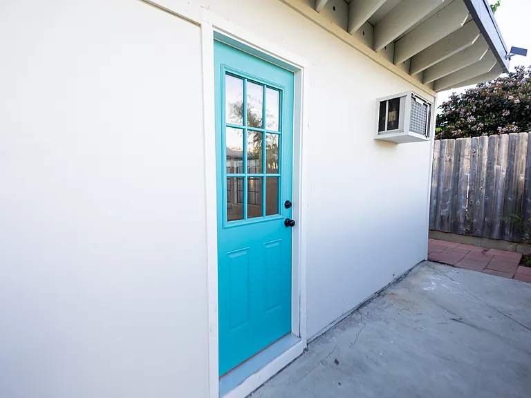 private entrance to unit