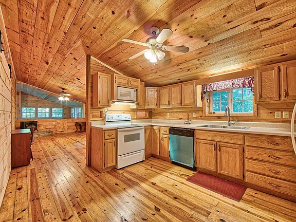 5th image of 557 Spruce Creek Dr