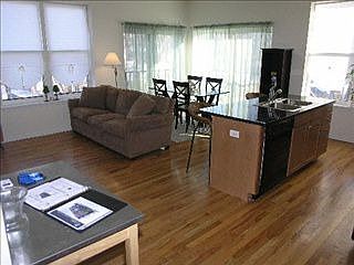 3rd image of 7554 N California Ave Unit 305