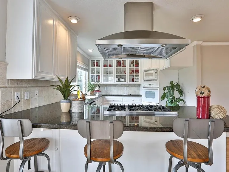 breakfast bar