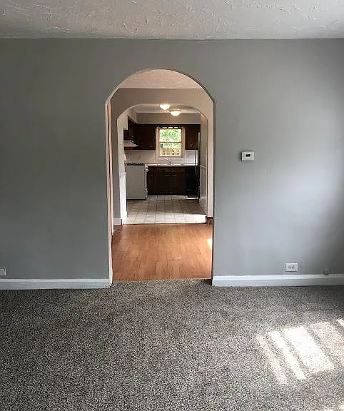 1009 Bellevue Dr — Photo 3