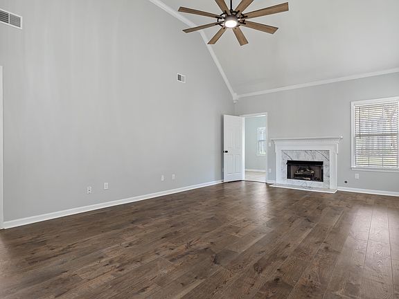 5th image of 135 Roy Ct