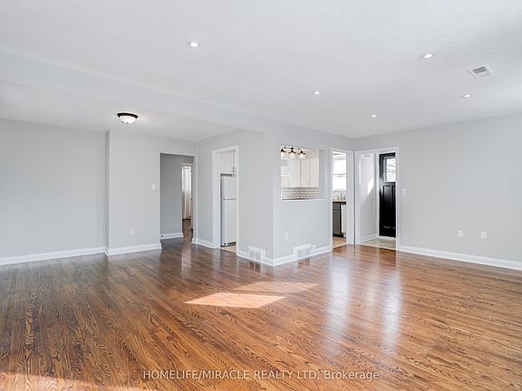 5th image of 34 Elizabeth St S #A