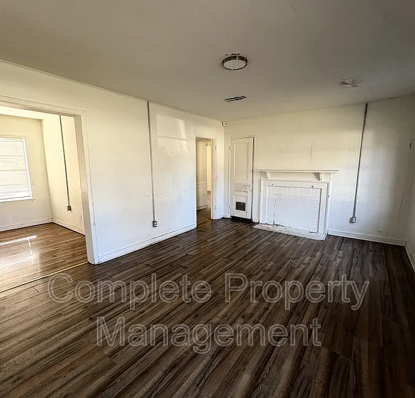 1933 Saint Charles Ct SW — Photo 2