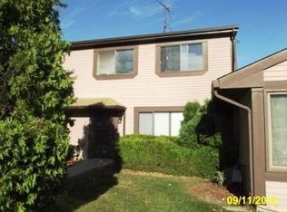 5617 Pebblebeach Dr, Hanover Park, IL 60133