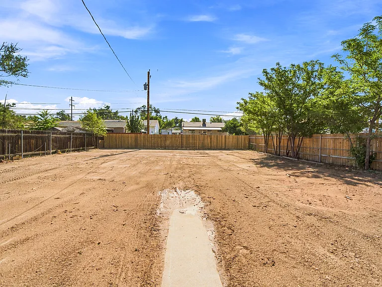 1810 Yakima Ln — Photo 17