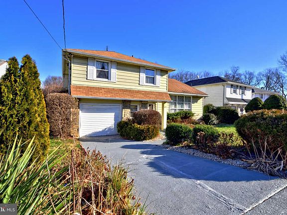 3rd image of 605 Laramie Pl