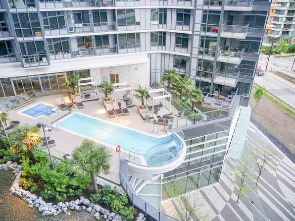 68 Smithe St, Vancouver, BC