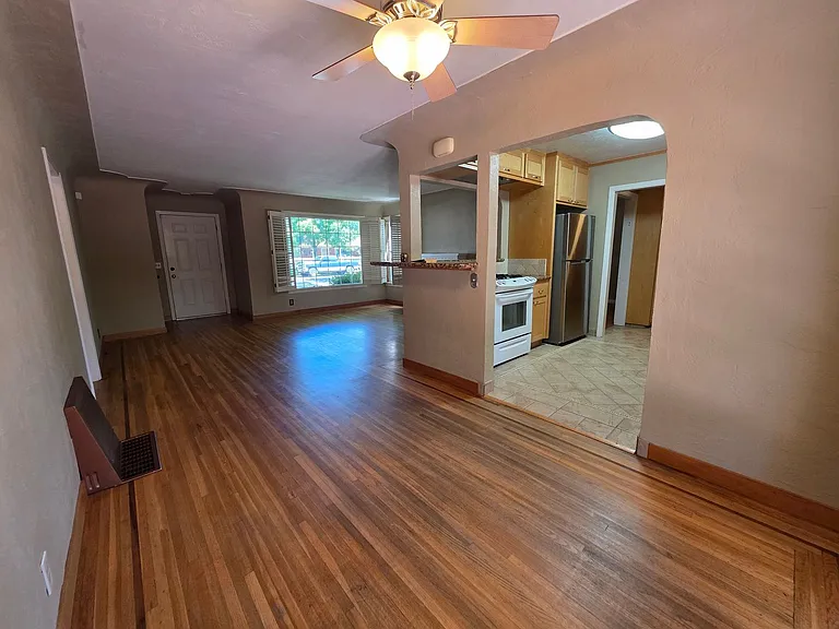 221 Oakshire Ave — Photo 9