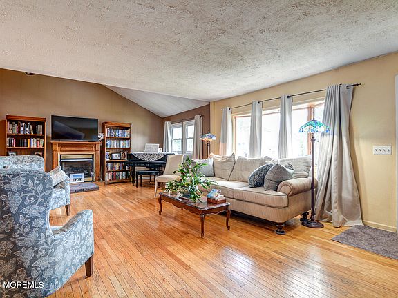 2nd image of 105 Fairway Drive