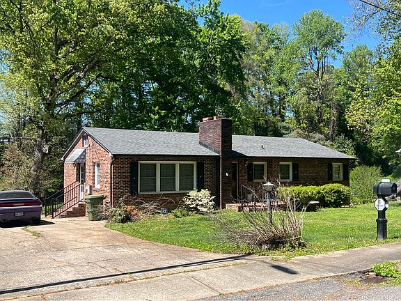 3rd image of 1102 Briarwood Dr