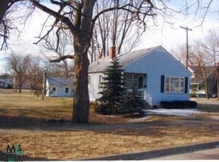 933 S Roselawn Dr, Rochester, MI 48307