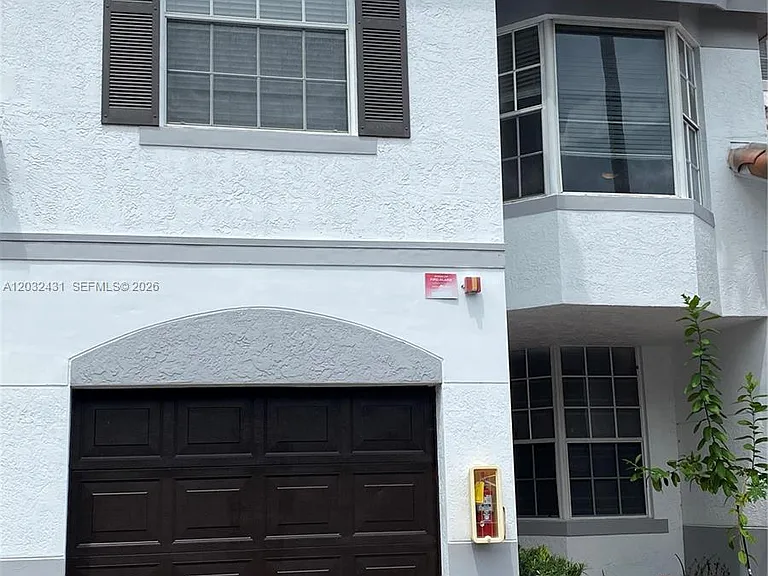 715 SW 148th Ave #611 — Photo 2
